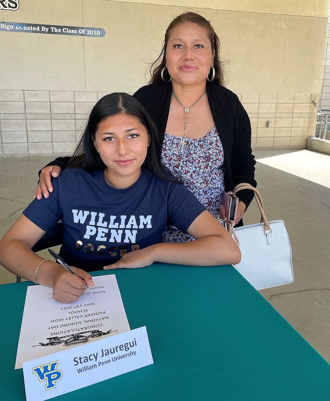 051321 PVHS Signing 04.jpeg